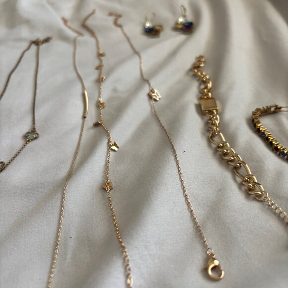 assortment of gold jewelry - Picture 2 of 3